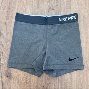 NIKE - WOMEN'S SHORTS - SIZE SMALL - PERFECT CONDITION